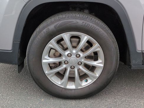 Used 2019 Jeep Cherokee Latitude w/ Popular Appearance Group image 13