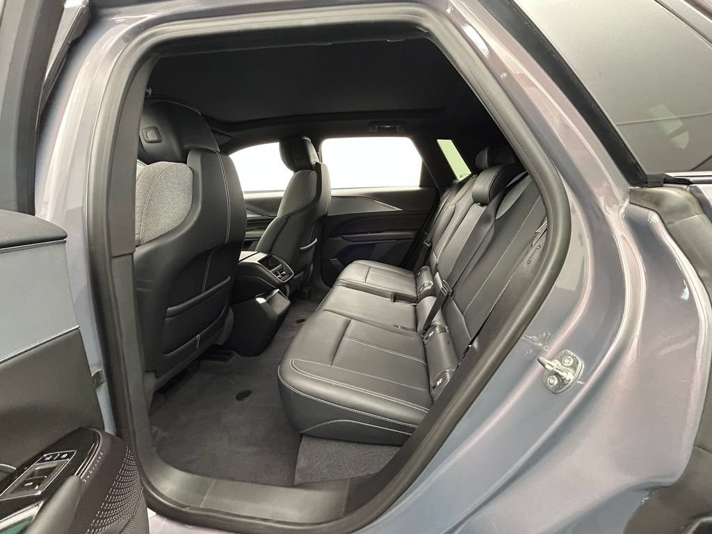 Used 2024 Cadillac Lyriq Tech RWD image 33