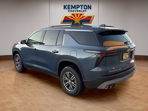 Used 2025 Chevrolet Traverse LT image 4
