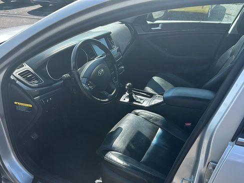 Used 2016 Kia Cadenza Premium image 9
