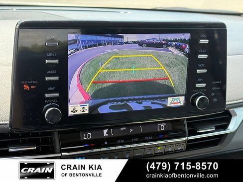 Used 2023 Toyota Sienna Limited FWD image 16
