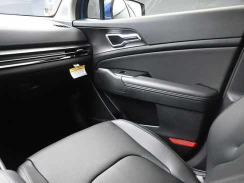 Used 2026 Kia Sportage EX FWD image 27
