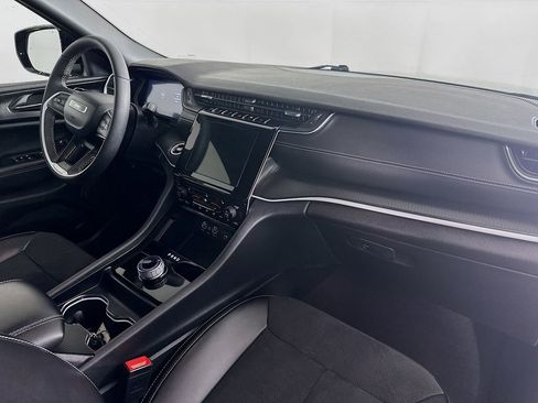 Certified 2024 Jeep Grand Cherokee Altitude image 36