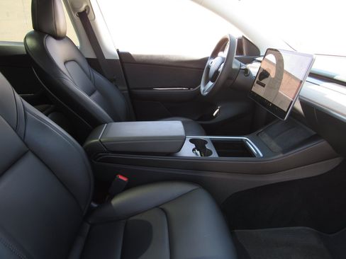 Used 2021 Tesla Model Y Long Range AWD/4WD image 5