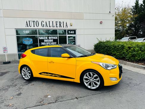 Used 2013 Hyundai Veloster image 3