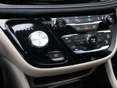 Used 2024 Chrysler Pacifica Limited image 19