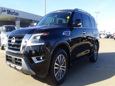 Used 2022 Nissan Armada SL w/ Captain's Chairs Package image 2
