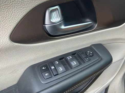 Used 2023 Chrysler Voyager LX FWD image 19