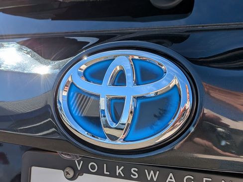 Used 2017 Toyota RAV4 XLE image 24