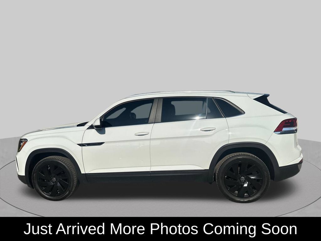 Used 2024 Volkswagen Atlas Cross Sport SE AWD/4WD image 2