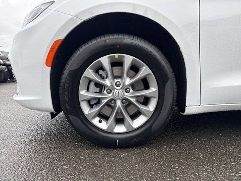 New 2026 Chrysler Pacifica Select image 17