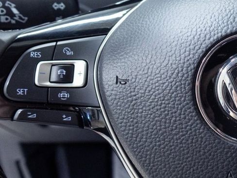 Used 2021 Volkswagen Tiguan SE image 13