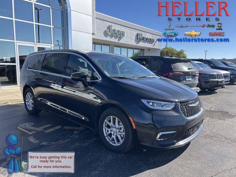 Used 2026 Chrysler Pacifica Select FWD image 1