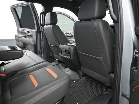 Used 2024 GMC Sierra 2500 AT4 w/ AT4 Premium Plus Package AWD/4WD image 10