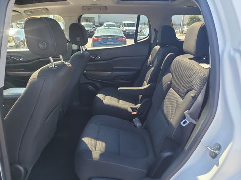 Used 2023 GMC Acadia SLE w/ Driver Convenience Package image 15