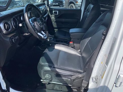 Used 2019 Jeep Wrangler Unlimited Sahara w/ Uconnect 4C Nav & Sound Group AWD/4WD image 9