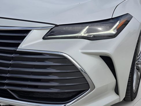 Used 2022 Toyota Avalon Limited FWD image 29