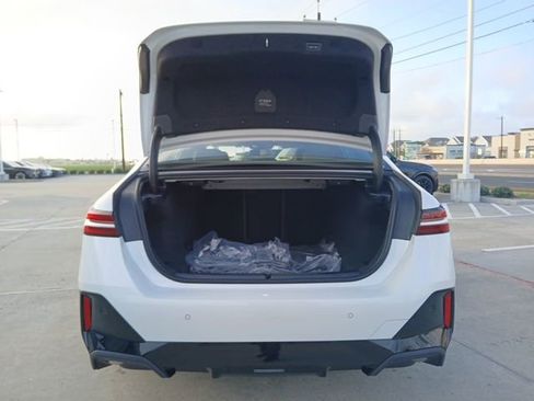 New 2025 BMW 530i 530i Retired Loaner w/ M Sport Package image 9