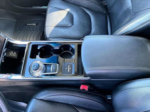 Used 2020 Ford Edge Titanium w/ Class II Trailer Tow Package image 16