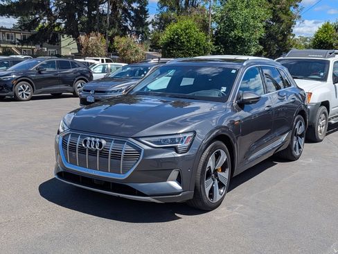 Used 2019 Audi e-tron Prestige AWD/4WD image 1