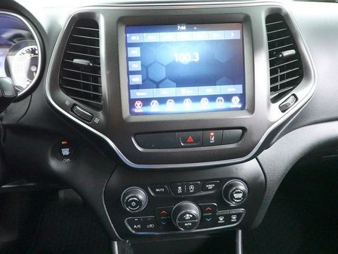 Used 2022 Jeep Cherokee Trailhawk AWD/4WD image 14