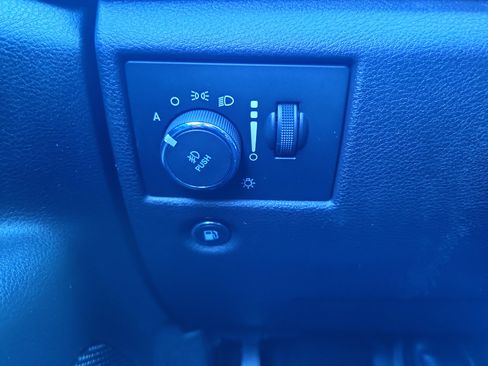 Used 2018 Jeep Grand Cherokee Altitude AWD/4WD image 29