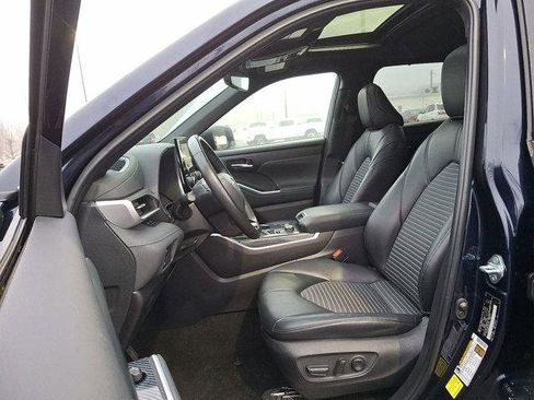 Certified 2024 Toyota Highlander XSE image 13