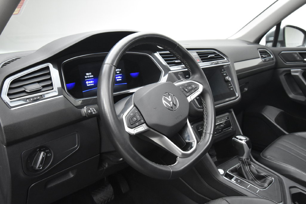 Used 2022 Volkswagen Tiguan SE FWD image 12