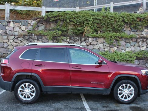 Used 2019 Jeep Cherokee Latitude w/ Cold Weather Group image 5