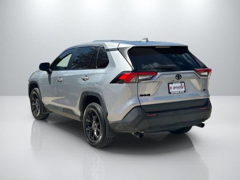 Used 2022 Toyota RAV4 LE FWD image 7