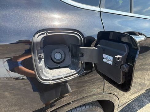 Used 2019 Buick Envision Essence FWD image 35