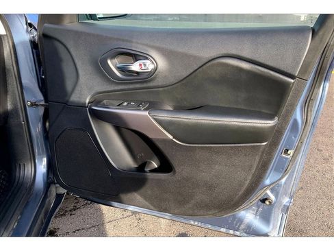 Used 2020 Jeep Cherokee Latitude Plus w/ Cold Weather Group image 25