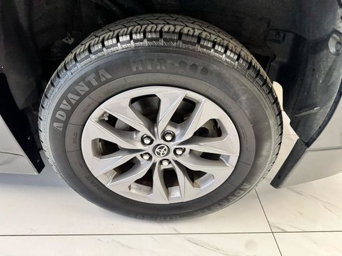 Used 2022 Toyota Sienna XLE FWD image 38