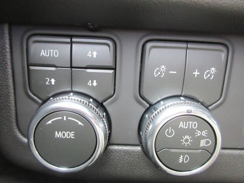 New 2026 GMC Yukon XL Elevation w/ Elevation Premium Package AWD/4WD image 17