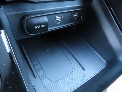 Used 2025 Kia Telluride S image 12