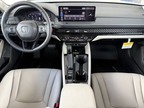 Used 2024 Honda Accord Touring image 17