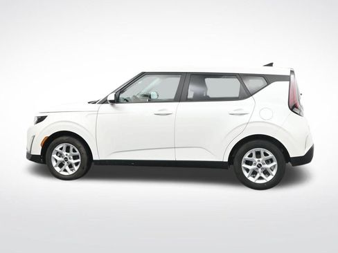 Used 2025 Kia Soul LX w/ LX Technology Package FWD image 9