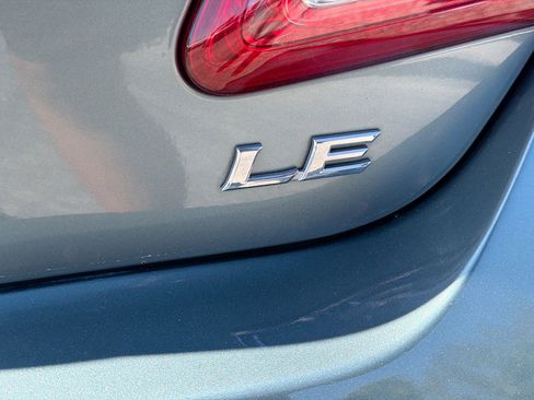 Used 2010 Toyota Camry LE image 11