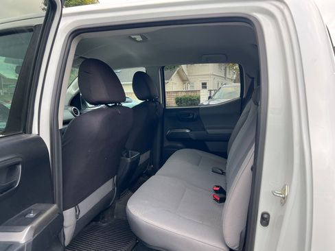 Used 2019 Toyota Tacoma SR5 image 10