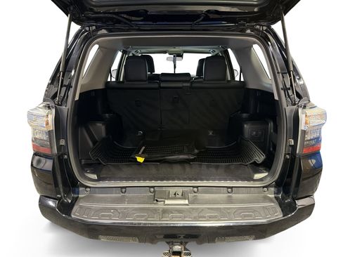Used 2020 Toyota 4Runner SR5 Premium w/ Moonroof Package AWD/4WD image 31