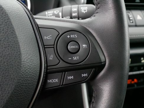Used 2020 Toyota RAV4 Limited AWD/4WD image 25