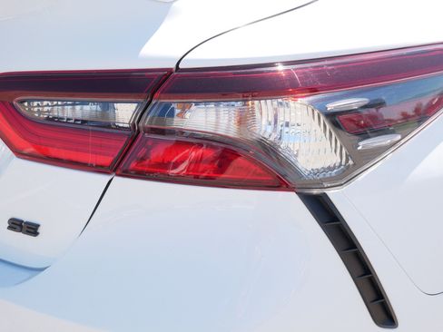 Used 2023 Toyota Camry SE FWD image 5