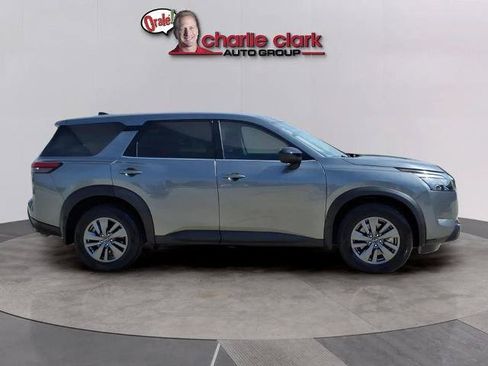Certified 2025 Nissan Pathfinder S FWD image 6