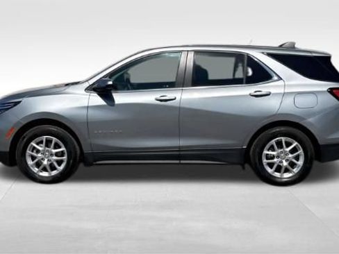 Used 2024 Chevrolet Equinox LT FWD image 2