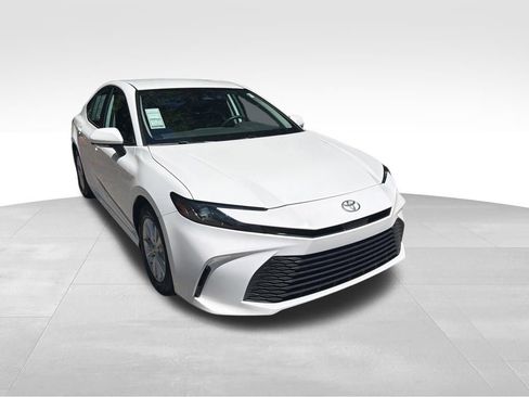 Used 2025 Toyota Camry LE FWD image 8