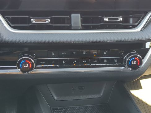 New 2026 Chevrolet Equinox LT w/ Convenience Package II image 16