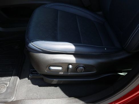 Used 2023 Chevrolet Bolt EUV LT w/ Convenience Package FWD image 13