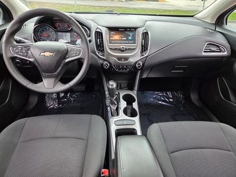 Used 2017 Chevrolet Cruze LT w/ Convenience Package FWD image 13