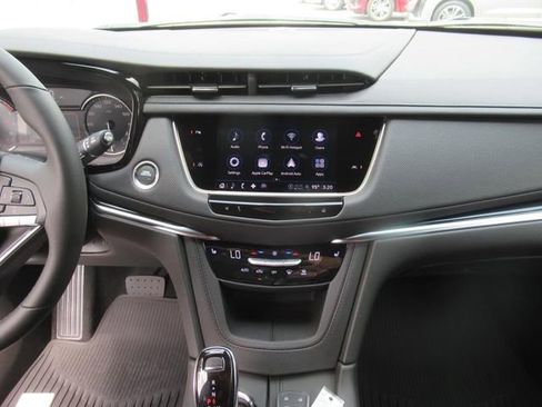 New 2025 Cadillac XT6 Luxury image 19