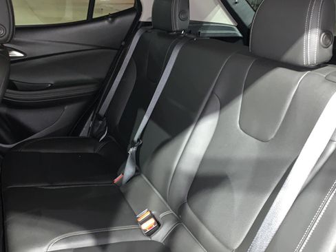 Used 2024 Buick Encore GX Sport Touring image 11